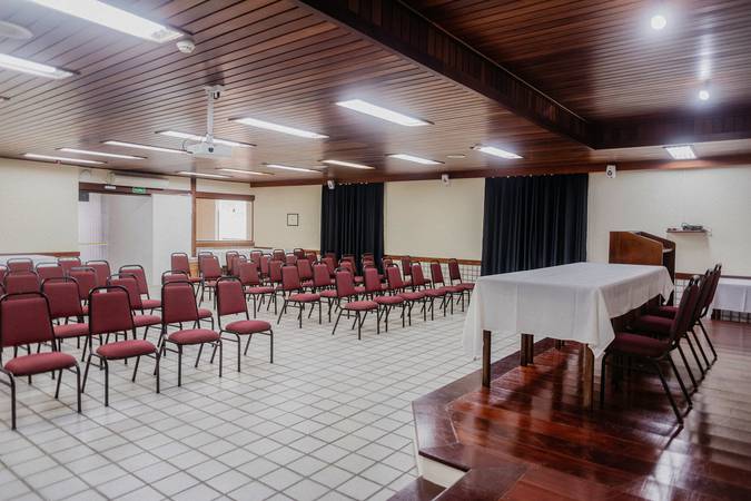 Sala de eventos com auditório