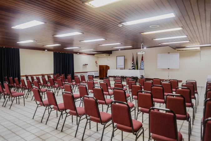 Sala de eventos com auditório